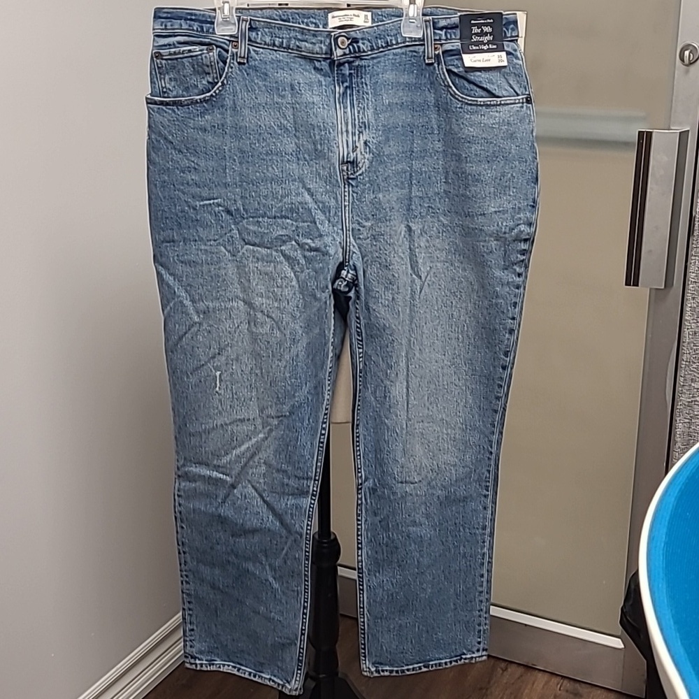 Abercrombie & Fitch Size 35 Short Medium Wash Ultra High Rise Straight Jeans